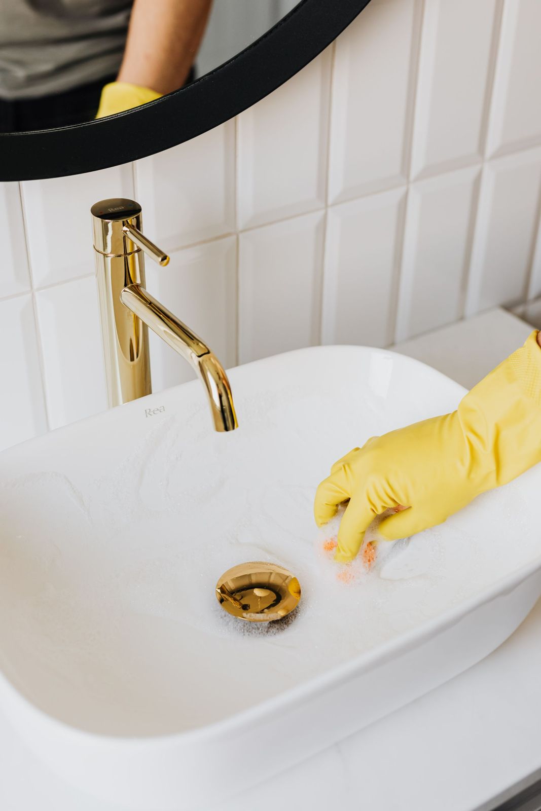 Bathroom move out cleaning